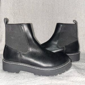Never Worn Women’s Dolce Vita Casual Chunky Boot